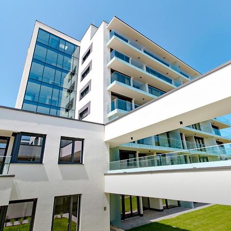 Clyde-Premium Lelle Waterfront Private Apartment Balatonlelle Eksteriør billede