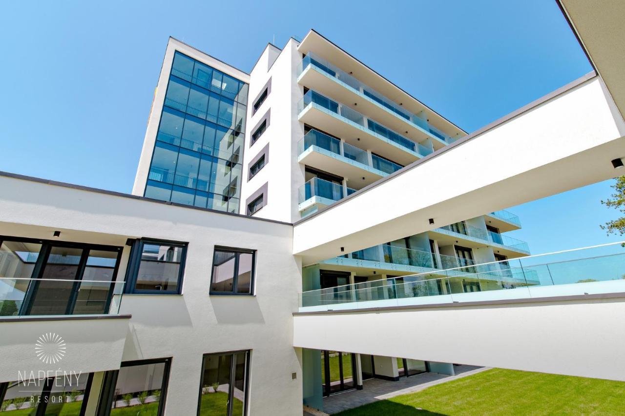 Clyde-Premium Lelle Waterfront Private Apartment Balatonlelle Eksteriør billede