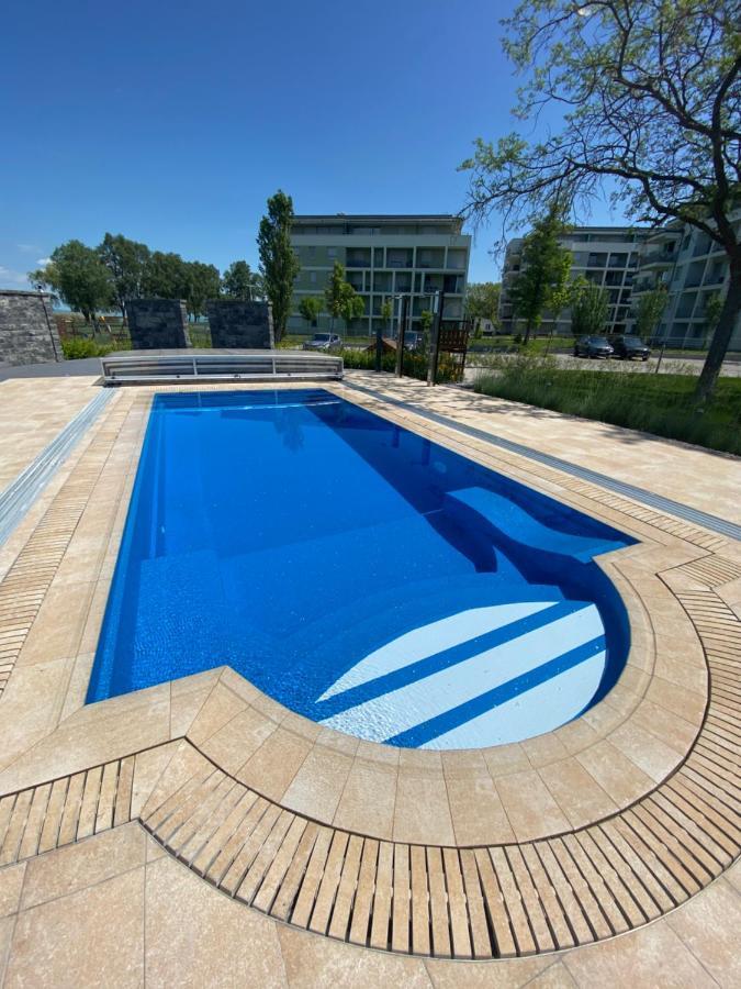 Clyde-Premium Lelle Waterfront Private Apartment Balatonlelle Eksteriør billede