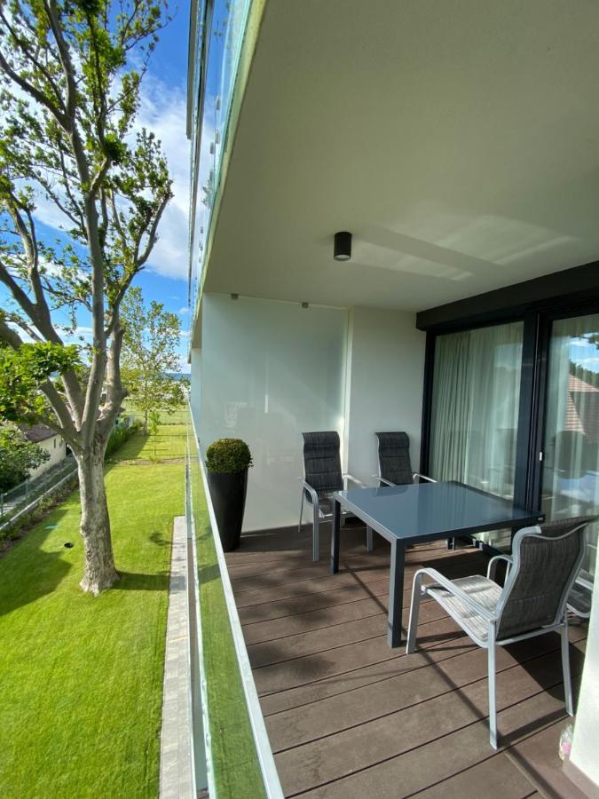 Clyde-Premium Lelle Waterfront Private Apartment Balatonlelle Eksteriør billede