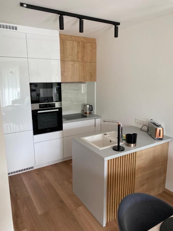 Clyde-Premium Lelle Waterfront Private Apartment Balatonlelle Eksteriør billede