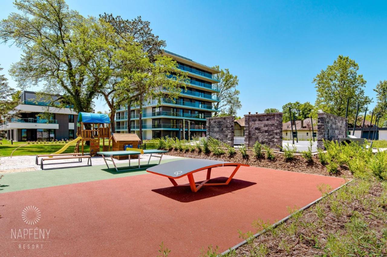 Clyde-Premium Lelle Waterfront Private Apartment Balatonlelle Eksteriør billede