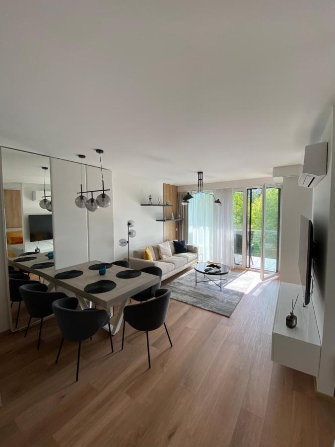 Clyde-Premium Lelle Waterfront Private Apartment Balatonlelle Eksteriør billede