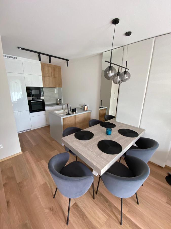 Clyde-Premium Lelle Waterfront Private Apartment Balatonlelle Eksteriør billede