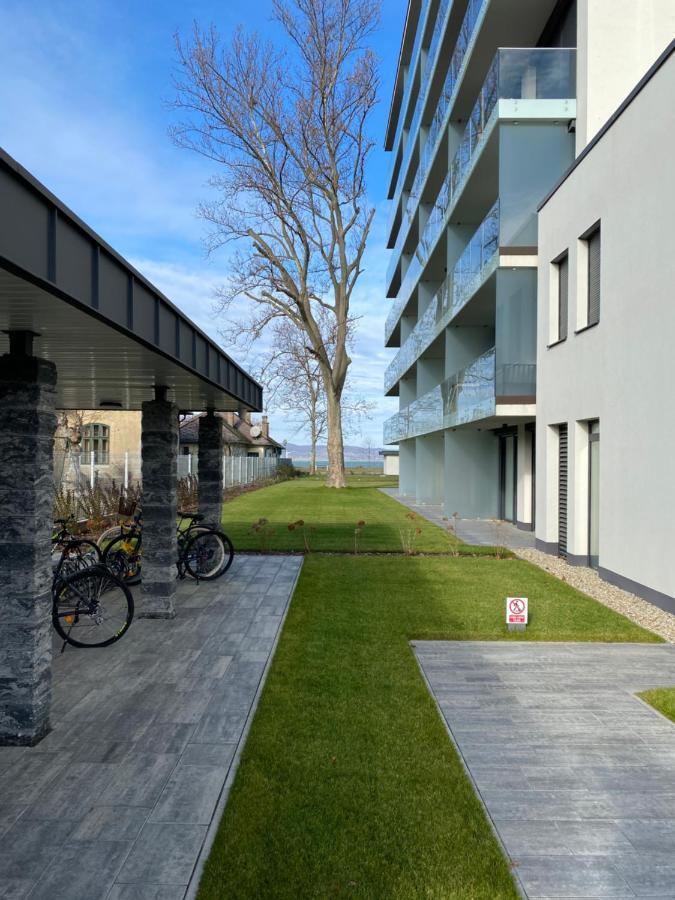 Clyde-Premium Lelle Waterfront Private Apartment Balatonlelle Eksteriør billede